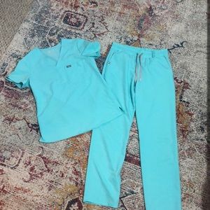 Figs fresh aqua scrub set (top and bottom)